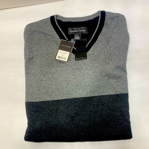 Kenneth Roberts Platinum medium gray and black men’s pull over sweater - Picture 6 of 6